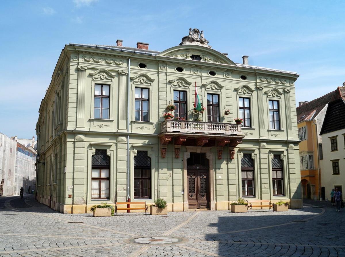 Belvarosi Erdesz-Lak Sopron Ngoại thất bức ảnh